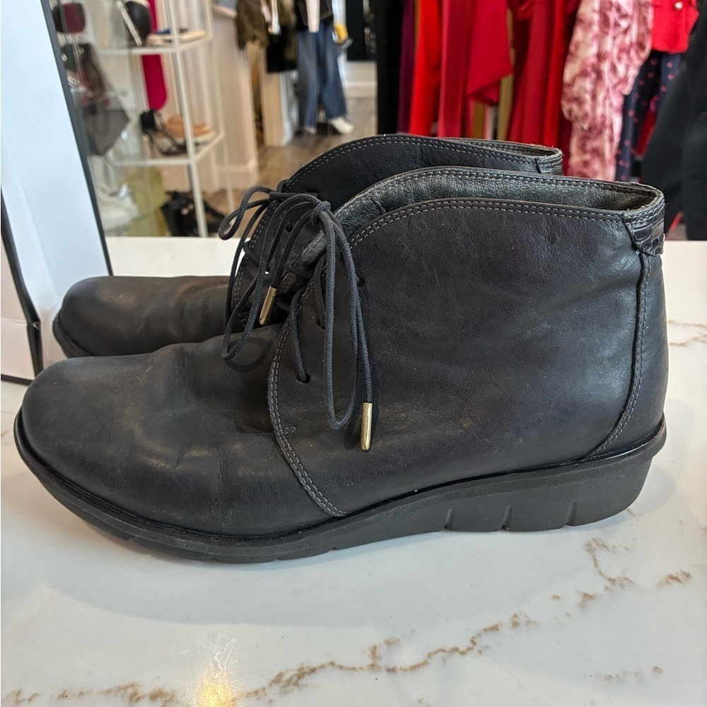 Dansko black leather chukka boot size 41